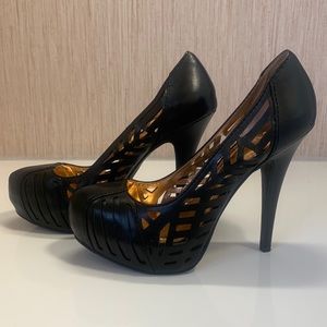 🚺 BCBGenerations Women’s Blk platform 4” heels size 9